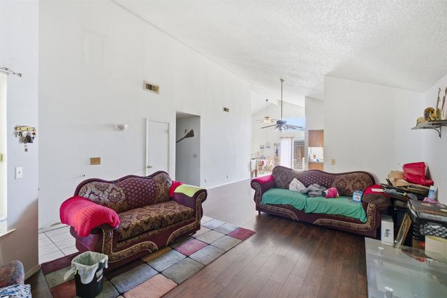 2580 N Knoll Avenue, Fresno, CA 93722