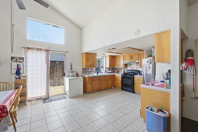 2580 N Knoll Avenue, Fresno, CA 93722