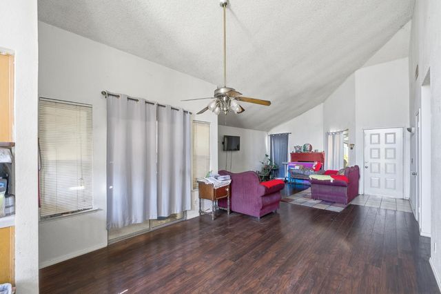 2580 N Knoll Avenue, Fresno, CA 93722