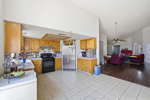 2580 N Knoll Avenue, Fresno, CA 93722