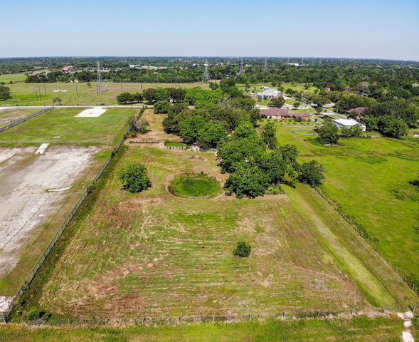 17215 County Road 831, Pearland, TX 77584