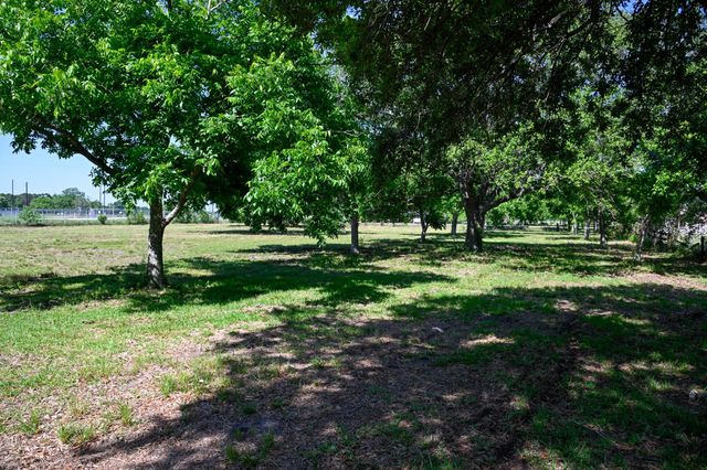 17215 County Road 831, Pearland, TX 77584