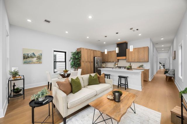 122 E 31st 1/2 Street, Houston, TX 77018