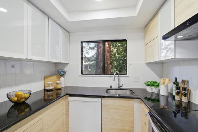 2201 Monroe Street 204, Santa Clara, CA 95050