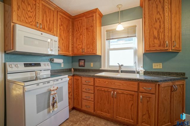 803 S West Ave Avenue, Sioux Falls, SD 57104