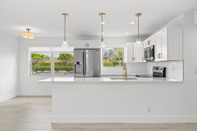 308 Preston H 308, Boca Raton, FL 33434