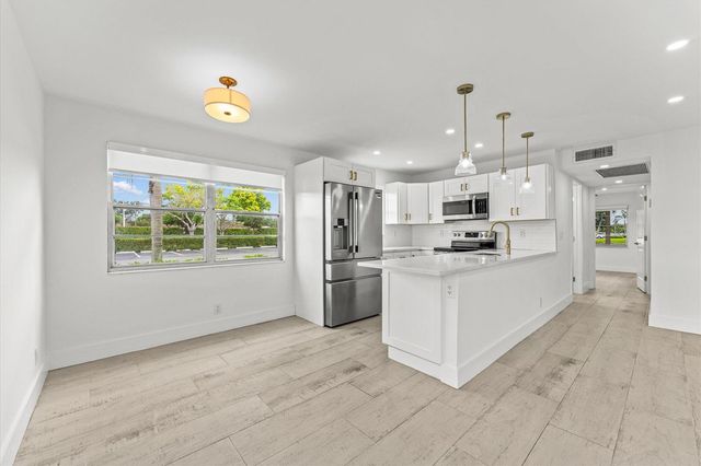 308 Preston H 308, Boca Raton, FL 33434