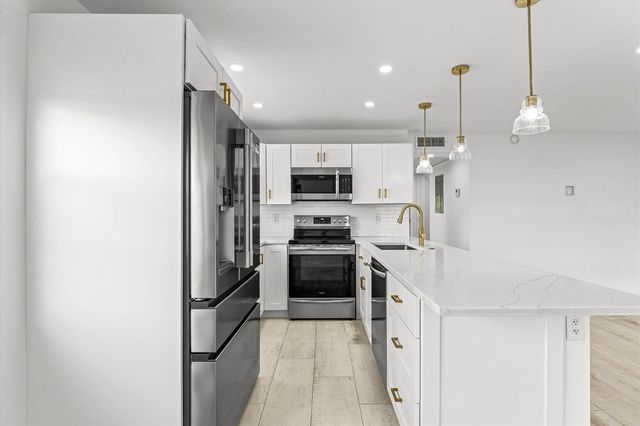 308 Preston H 308, Boca Raton, FL 33434