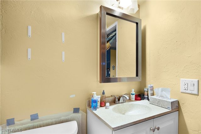 5214 Cedarbend DR 1, Fort Myers, FL 33919