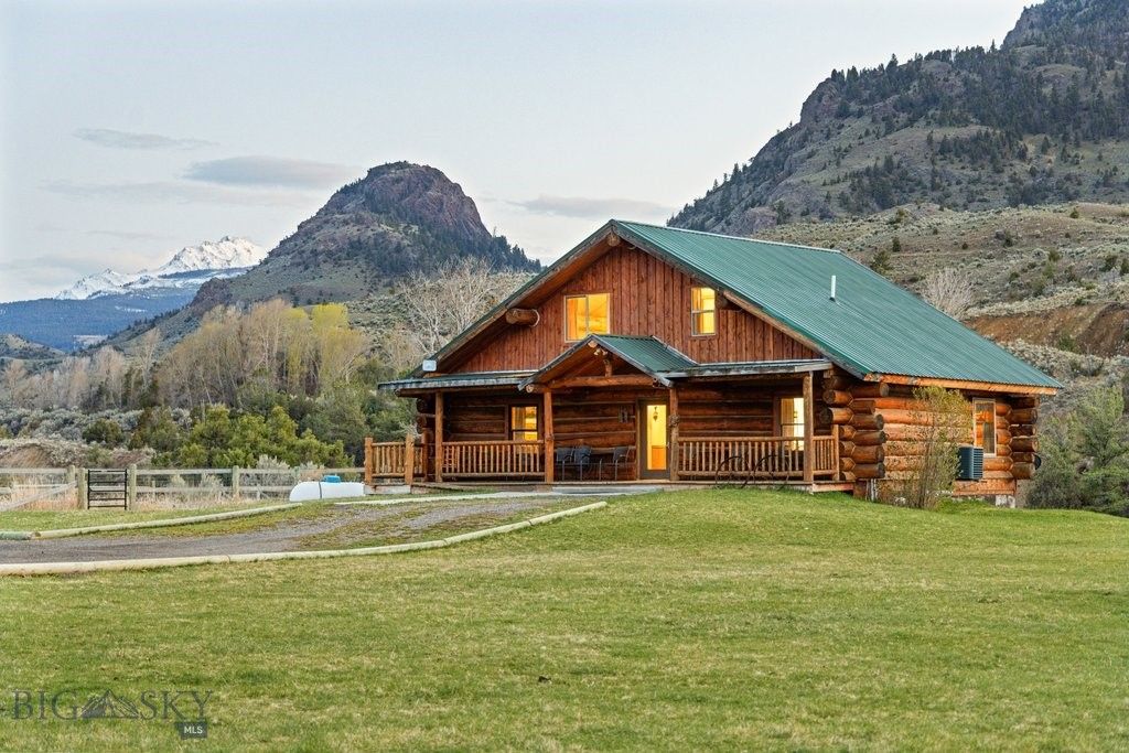 1035 and 1037 US Highway 89 South S, Gardiner, MT 59030 photo 2