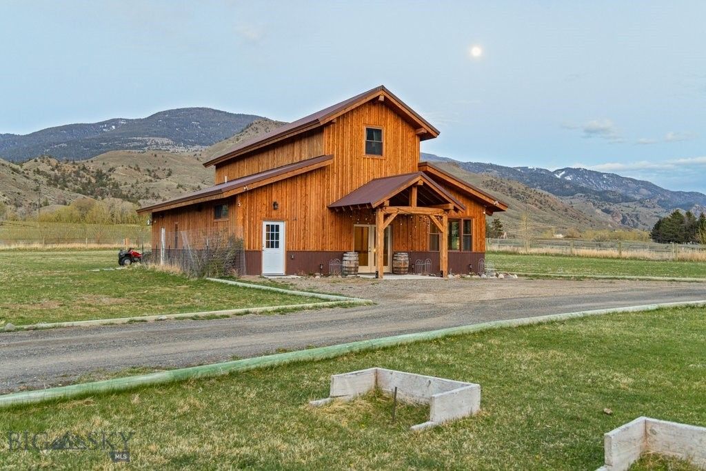 1035 and 1037 US Highway 89 South S, Gardiner, MT 59030 photo 5