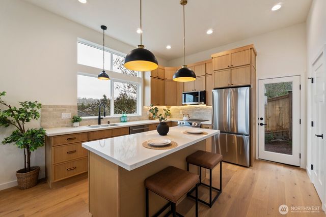 2213 W Bertona Street, Seattle, WA 98199