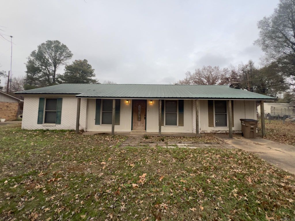 222 Lawson Avenue, Wynne, AR 72396
