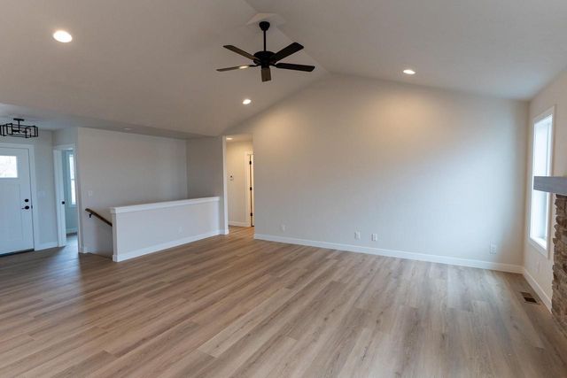 4110 RIDGECREST LANE, Kaukauna, WI 54130