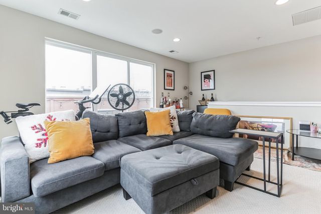 4560 LONGFELLOW ST, Hyattsville, MD 20781
