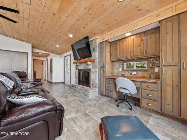 1001 Old Laurel Lane, Sevierville, TN 37876