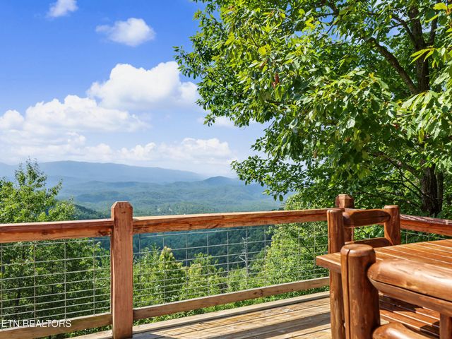 1001 Old Laurel Lane, Sevierville, TN 37876