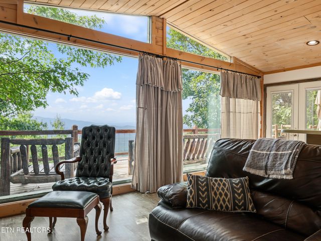 1001 Old Laurel Lane, Sevierville, TN 37876