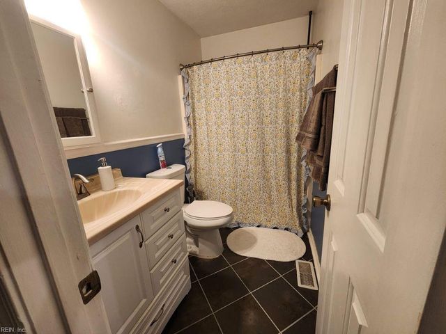 42 Otsego DR, Newport News, VA 23602