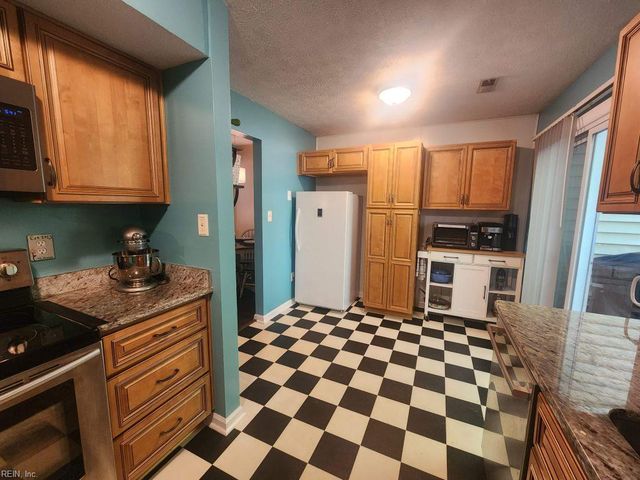 42 Otsego DR, Newport News, VA 23602
