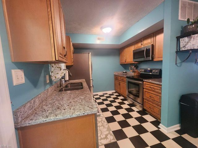 42 Otsego DR, Newport News, VA 23602