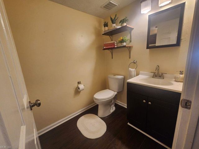 42 Otsego DR, Newport News, VA 23602