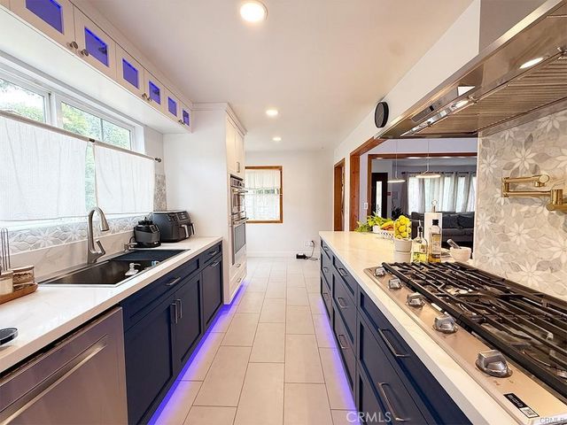 555 Hickory Lane, Pasadena, CA 91103