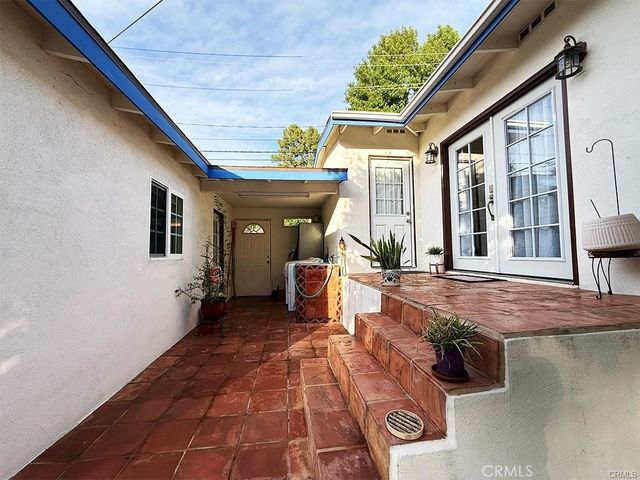 555 Hickory Lane, Pasadena, CA 91103