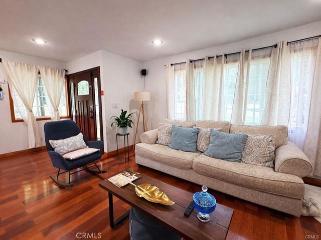 555 Hickory Lane, Pasadena, CA 91103