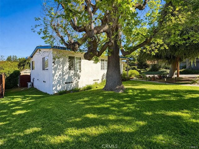555 Hickory Lane, Pasadena, CA 91103