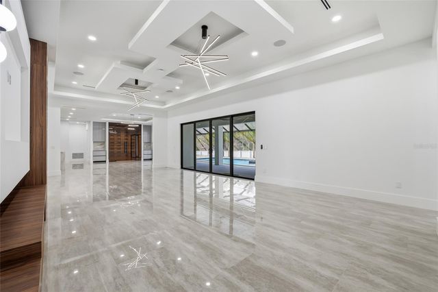 6802 E CREEK DRIVE, Tampa, FL 33615