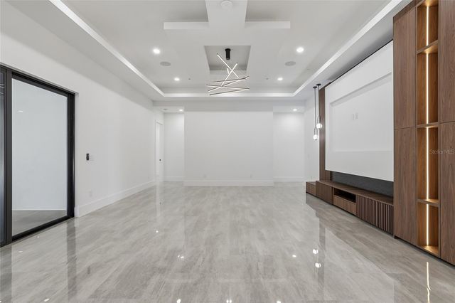 6802 E CREEK DRIVE, Tampa, FL 33615