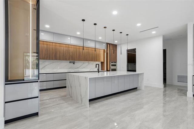 6802 E CREEK DRIVE, Tampa, FL 33615