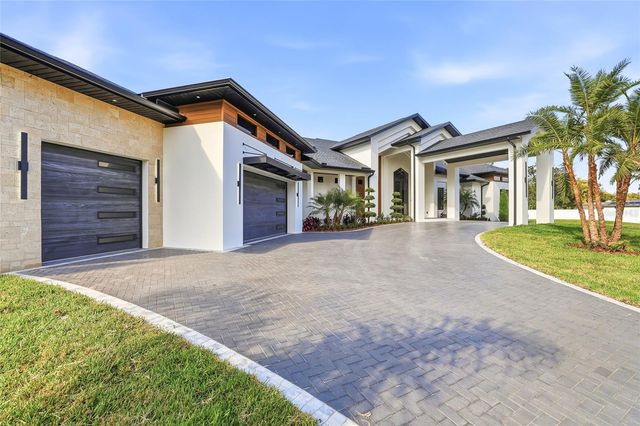 6802 E CREEK DRIVE, Tampa, FL 33615