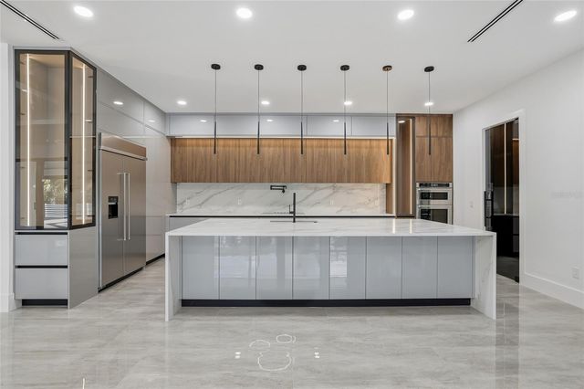 6802 E CREEK DRIVE, Tampa, FL 33615