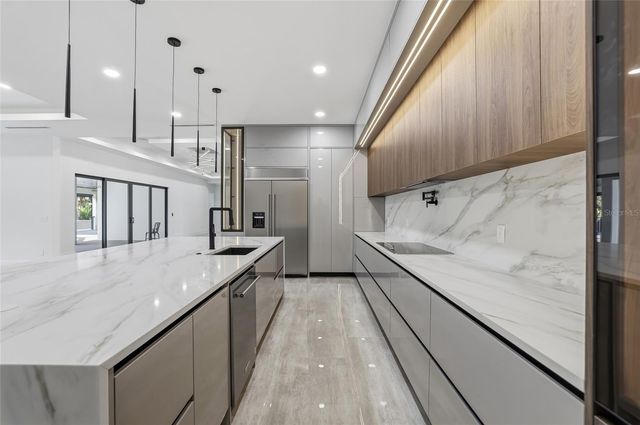 6802 E CREEK DRIVE, Tampa, FL 33615