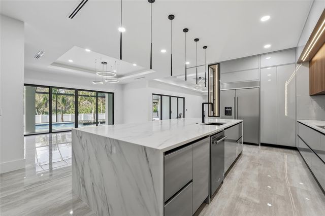 6802 E CREEK DRIVE, Tampa, FL 33615