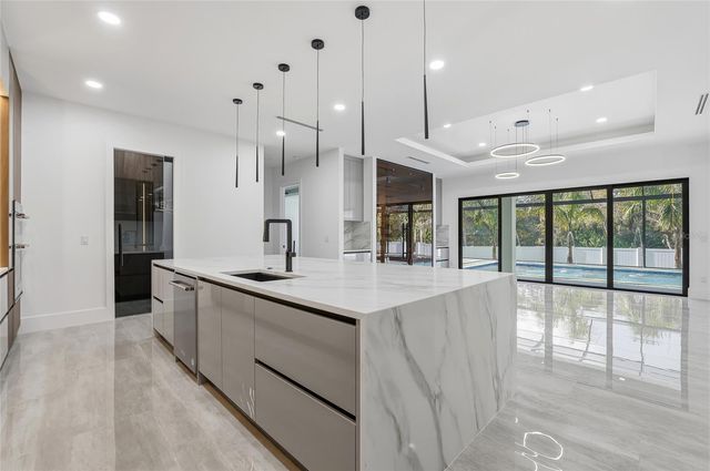 6802 E CREEK DRIVE, Tampa, FL 33615