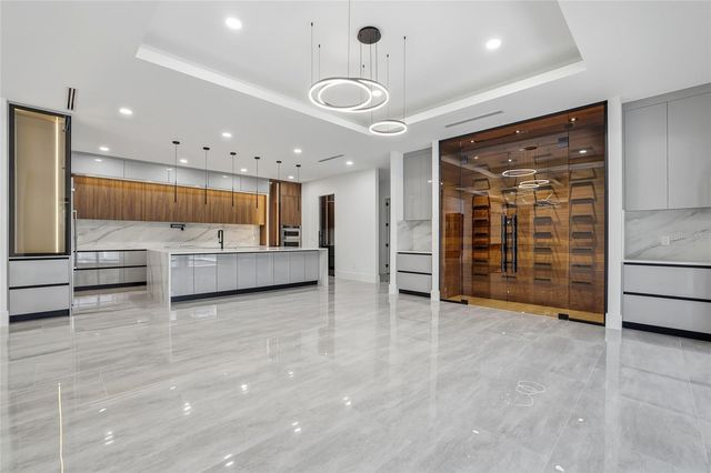 6802 E CREEK DRIVE, Tampa, FL 33615