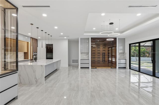 6802 E CREEK DRIVE, Tampa, FL 33615