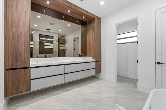 6802 E CREEK DRIVE, Tampa, FL 33615