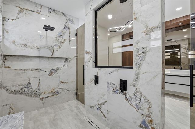 6802 E CREEK DRIVE, Tampa, FL 33615