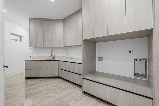 6802 E CREEK DRIVE, Tampa, FL 33615