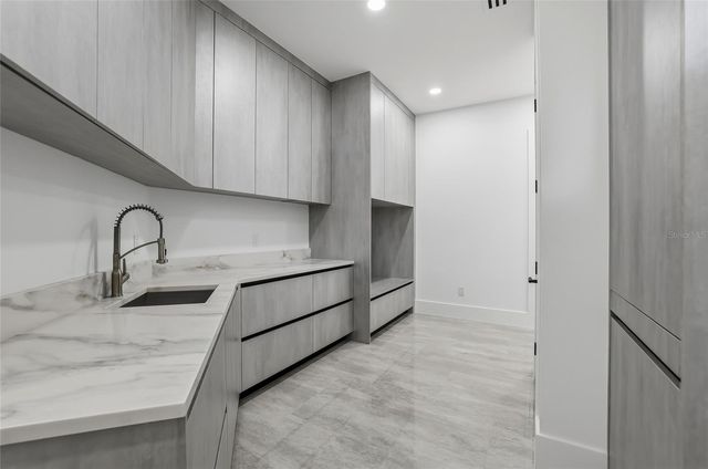 6802 E CREEK DRIVE, Tampa, FL 33615