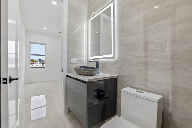 6802 E CREEK DRIVE, Tampa, FL 33615