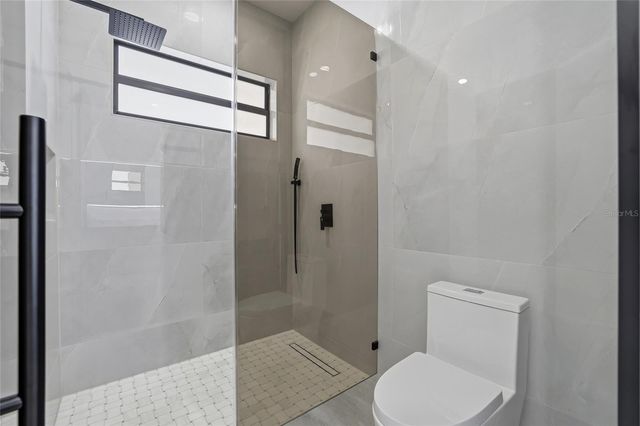 6802 E CREEK DRIVE, Tampa, FL 33615