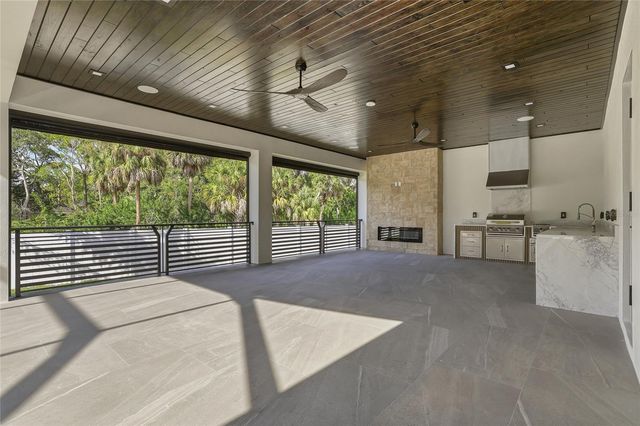 6802 E CREEK DRIVE, Tampa, FL 33615