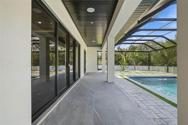 6802 E CREEK DRIVE, Tampa, FL 33615