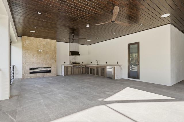 6802 E CREEK DRIVE, Tampa, FL 33615