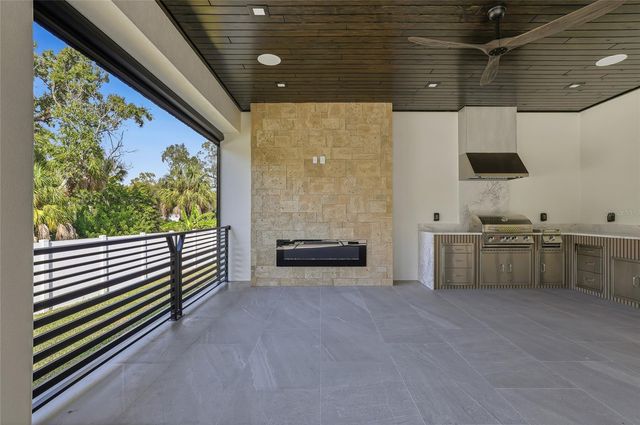 6802 E CREEK DRIVE, Tampa, FL 33615